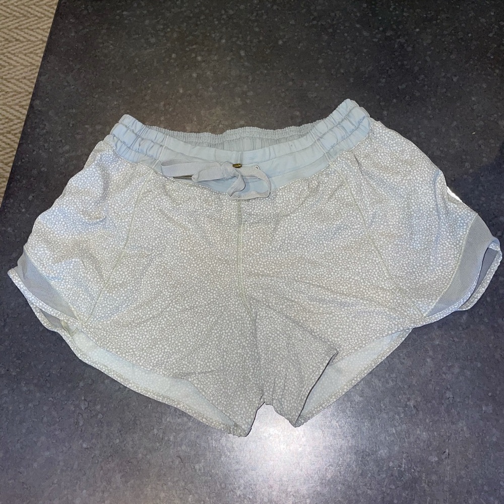 Lululemon white Hotty toddy shorts
